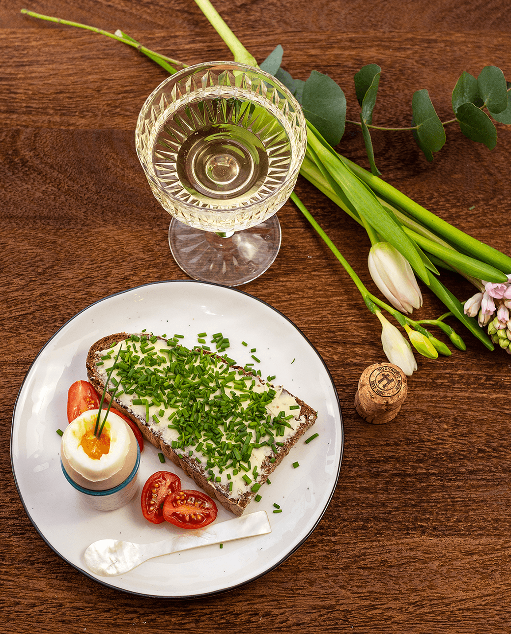 Frühlingshaftes Frühstück mit Ei und Hochriegl Alkoholfrei