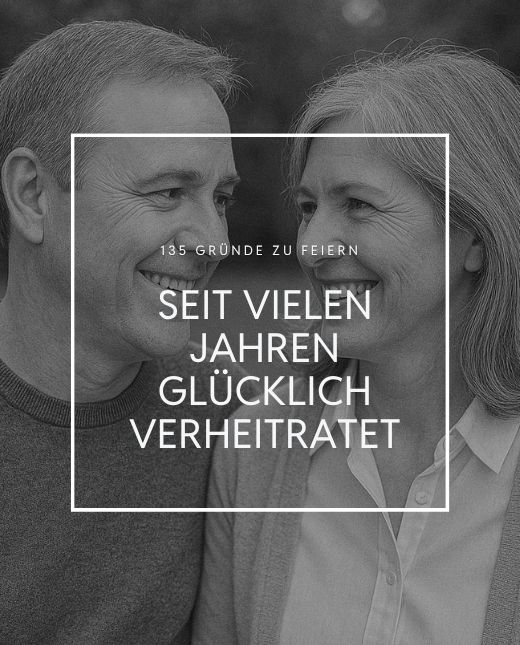 Ein älteres Ehepaar sieht sich lächend in die Augen