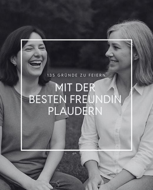 Zwei Damen sitzen im Gras und plaudern, eine Dame lacht laut auf