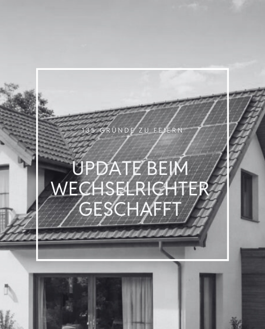 Dach eines Einfamilienhaus mit Photovoltaikanlage