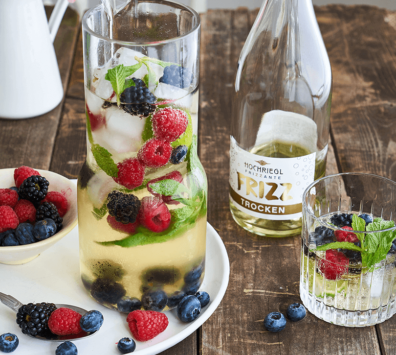 Fruchtiger Sommerdrink mit Hochriegl Frizzante Frizz