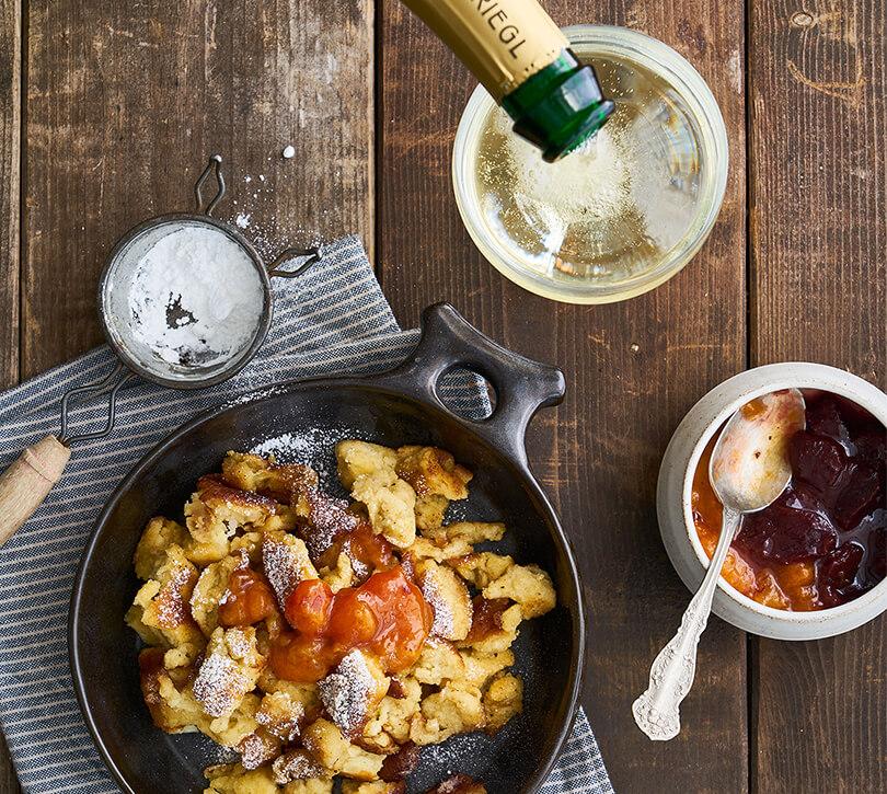Zum Essen eine Flasche Hochriegl Halbsüss®