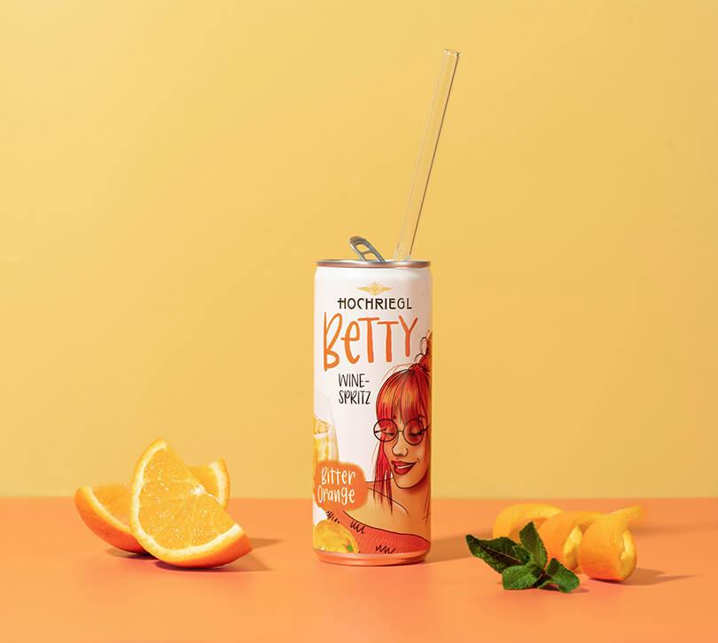 Hochriegl Wine-Spritz Betty Bitter Orange in der Dose mit Glashalm