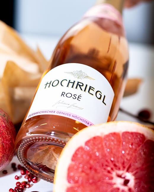 Blutorangen mit einem Glas Hochriegl Rose