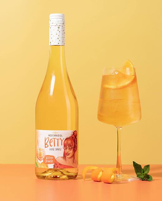 Hochriegl Wine-Spritz eingeschänkt in einem Weinglas