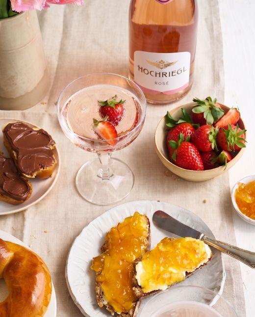Den Samstag starten mit einem Frühstück und Hochriegl Rosé